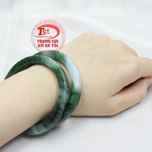 Vòng đôi ngọc jadeite an nhiên có giấy kiểm định đá quý.