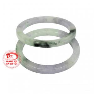 Không chỉ là món đồ trang sức mà ngọc jadeite hợp phong thủy mang tới nhiều may mắn và thịnh vượng cho người đeo.