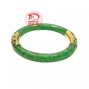 Ngọc cẩm thạch luôn là món trang sức và lá bùa hộ mệnh cho người đeo.