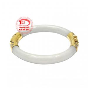 Ngày nay, Vòng cẩm thạch bọc vàng càng tăng thêm giá trị và tính thẩm mỹ của sản phẩm.