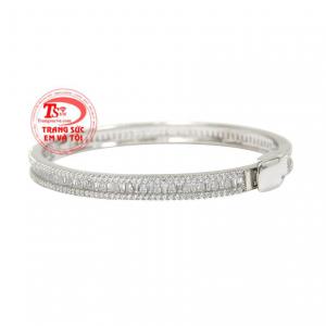 Mang phong cách trẻ trung, kiêu sa và sành điệu giúp các cô nàng thêm cuốn hút và cá tính.