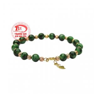 Sự kết hợp vàng màu cùng những viên cẩm thạch thiên nhiên tạo nên một chiếc vòng tay đẹp mắt. 