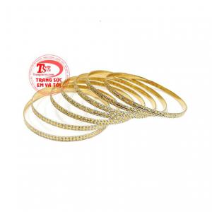 Thiết kế và chế tác theo công nghệ hiện đại mang tới bộ vòng tuần hoàn mỹ cho phái đẹp.