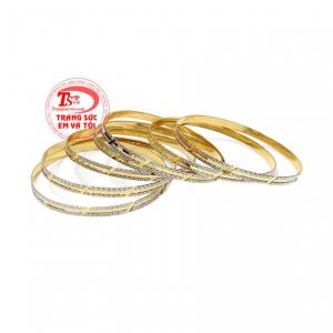 Được chế tác và nhập khẩu từ Italy nên mỗi một chi tiết đều được làm một cách tinh xảo. 