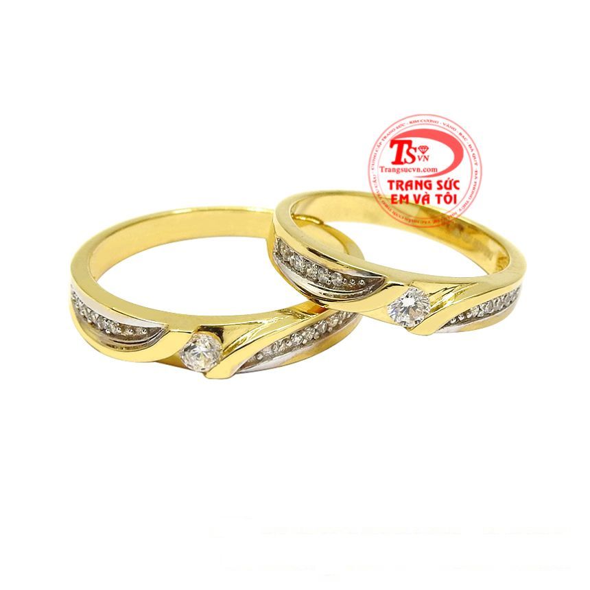 Nhẫn cưới vàng tây bền chặt được chế tác tinh tế từ vàng 18k chất lượng.