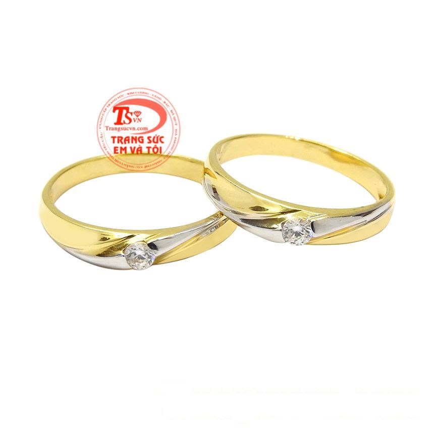 Nhẫn cưới vàng tây mặn nồng thiết kế sáng bóng, tinh tế. 