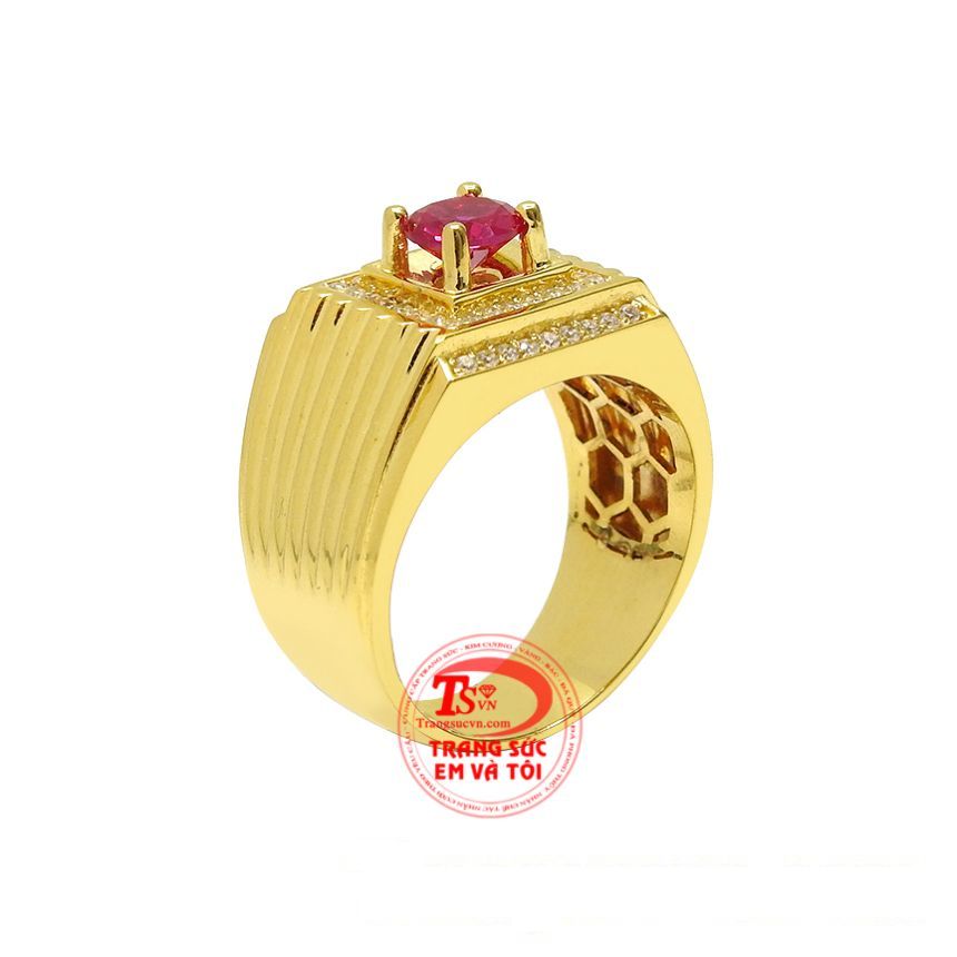 Nhẫn nam vàng màu phong cách được chế tác kiểu dáng thời trang mang đến vẻ mạnh mẽ, nam tính cho người đeo. 