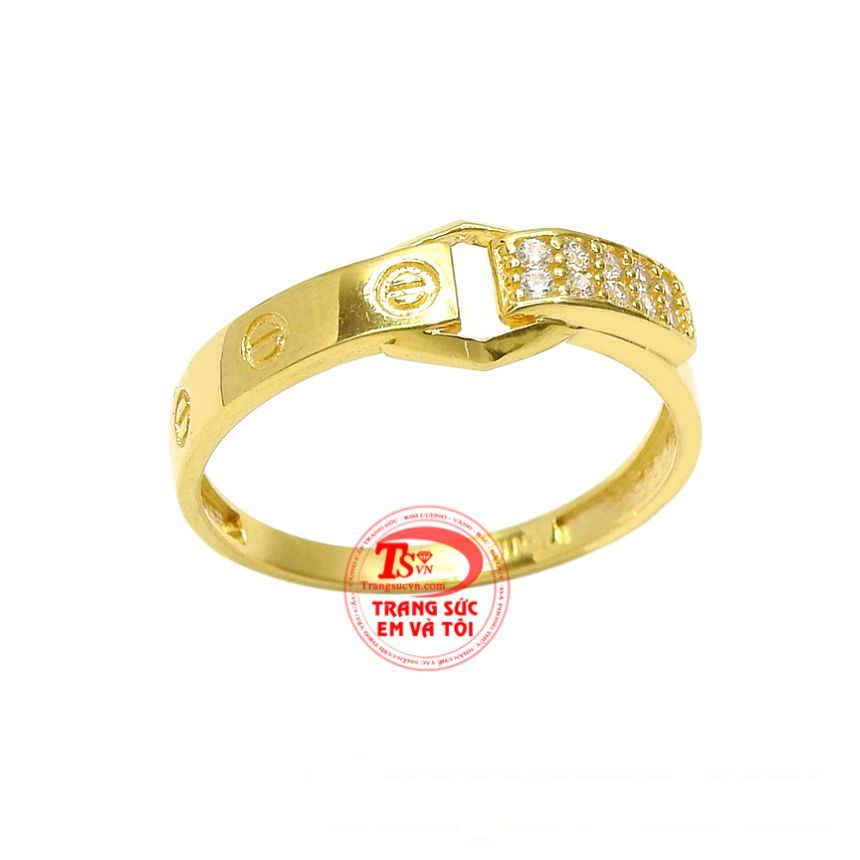 Với chỉ một chiếc nhẫn vàng đã có thể giúp bạn tỏa sáng, nổi bật phong cách của bản thân.