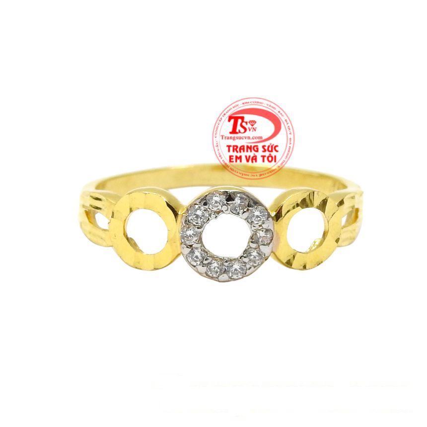 Nhẫn vàng nữ ấn tượng món quà yêu thương dành tặng người con gái của bạn vào những dịp đặc biệt.