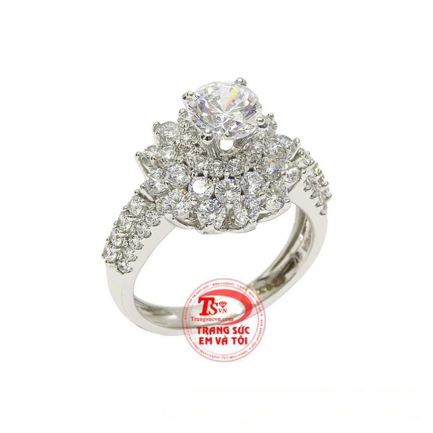 Đeo chiếc nhẫn này sẽ giúp cho các cô gái thu hút và tỏa sáng hơn, hấp dẫn ánh nhìn của người khác phái. 