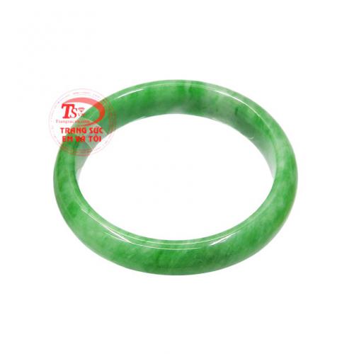 Vòng ngọc cẩm thạch sang trọng