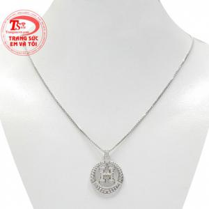 Bộ mặt dây chữ H ấn tượng là sự kết hợp hài hòa giữa mặt dây chuyền nhập khẩu tinh xảo và dây chuyền vàng trắng đẹp mắt. 