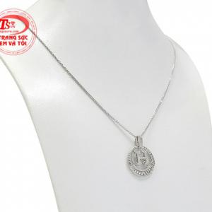  Chất liệu vàng trắng khi gắn cùng các viên đá CZ tạo độ bắt sáng giúp cho bộ sản phẩm trông nổi bật hơn. 