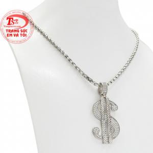 Trang sức vàng nam hiện đang là xu hướng được nam giới vô cùng ưa chuộng vừa thể hiện được cá tính vừa tôn lên vẻ nam tính và mạnh mẽ cho phái mạnh.