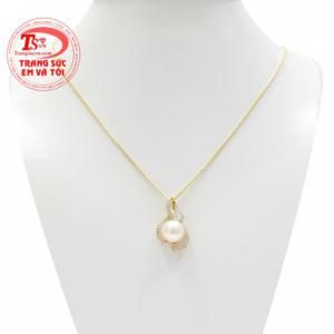 Bộ mặt dây ngọc trai quyến rũ là bộ sản phẩm hiện đang được nhiều khách hàng yêu thích. 