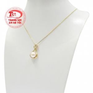 Ngọc trai là viên đá quý biểu cho sự sang trọng, tình yêu và hôn nhân vững chắc, bền lâu. 