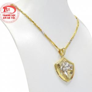 Cánh mày râu có thể phối cùng các bộ quần áo năng động, khỏe khoắn để tăng thêm phần trẻ trung và điển trai. 