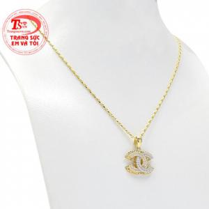  Chắc hẳn đây sẽ là món quà tặng ý nghĩa và lấp lánh dành cho người con gái thân yêu của bạn. 