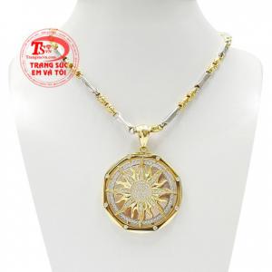 Bộ mặt dây vàng hào quang là sự kết hợp của mặt dây chuyền nam ấn tượng và dây chuyền vàng chất lượng.
