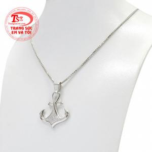 Hãy đến với trang sức Em và Tôi để lựa chọn ra những mẫu mặt dây, dây chuyền phù hợp với phong cách, cá tính của bạn.