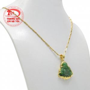  Ngọc cẩm thạch thiên nhiên với các đường nét chạm khắc tinh tế, đẹp mắt, thu hút mọi ánh nhìn. 