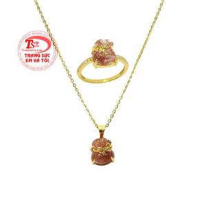 Sản phẩm không chỉ là món đồ trang sức giúp tôn lên vẻ đẹp người dùng mà còn hợp phong thủy đem đến may mắn, tài lộc. 