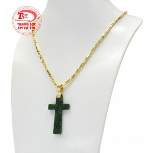 Ngọc cẩm thạch được biết đến là loại đá quý mang đến nhiều nguồn năng tích cực giúp gia chủ tinh thần lạc quan đưa ra những quyết định sáng suốt hơn.