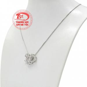 Thiết kế tỉ mỉ, tinh xảo mang đến bộ trang sức ấn tượng.