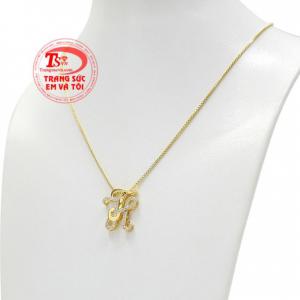 Kết hợp vàng và đá cz càng khiến sản phẩm thêm thu hút.