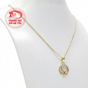  Khách hàng dễ dàng kết hợp cùng những trang phục đi chơi hoặc đi làm. 