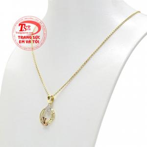 Sản phẩm được thiết kế với những đường nét bắt sáng, tạo điểm nhấn thu hút người nhìn. 