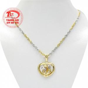 Bộ trang sức hạnh phúc vàng tây với kiểu dáng sang trọng, quý phái.