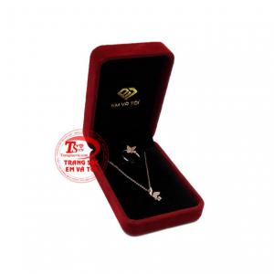 Chế tác từ vàng tây 10k giúp sản phẩm được bền đẹp và sáng bóng.