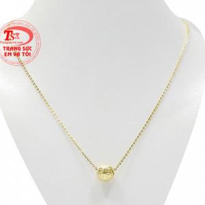 Bộ trang sức kim tiền vàng tây với phong cách trẻ trung và cá tính.