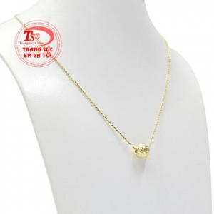 Chế tác từ vàng tây 10k bền đẹp, đảm bảo chất lượng.