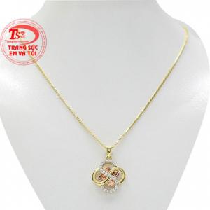 Bộ trang sức may mắn vàng tây với kiểu dáng trẻ trung và hợp thời trang.