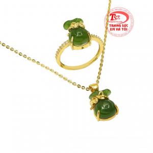 Bộ trang sức Nephrite tiền tài mang đến vẻ đẹp trang nhã cho người đeo.