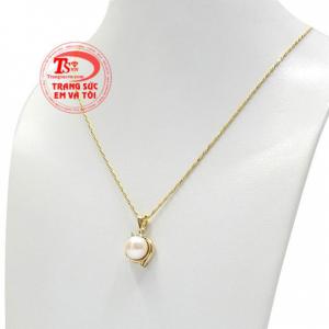 Kiểu dáng thanh lịch, sang trọng. Mỗi đường nét trên sản phẩm đều khiến người nhìn bị cuốn hút. 