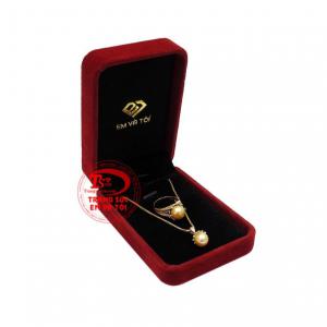 Bộ trang sức ngọc trai rạng ngời có giấy kiểm định đá quý.