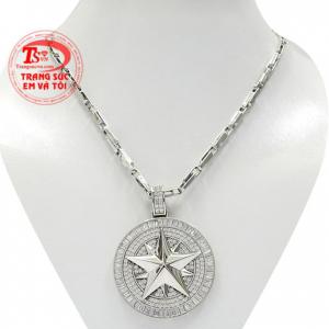 Bộ trang sức ngôi sao vàng trắng với thiết kế độc đáo, phong cách và nam tính.