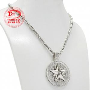 Những viên đá cz được kết hợp khéo léo vừa giúp tạo điểm nhấn vừa khiến sản phẩm trở nên ấn tượng hơn. 