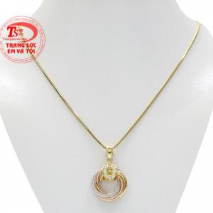 Bộ trang sức nữ đẳng cấp với kiểu dáng sang trọng và nổi bật.