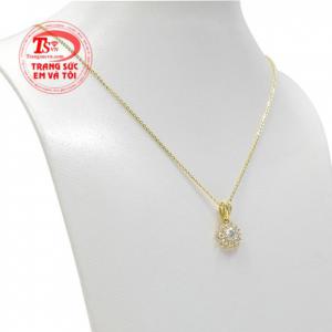 Những cô nàng đang tìm kiếm trang sức vừa nổi bật nhưng cũng đem tới sự sang trọng thì đây chính là câu trả lời cho bạn. 