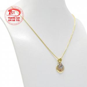 Kiểu dáng hợp thời trang phù hợp với nhiều kiểu trang phục.