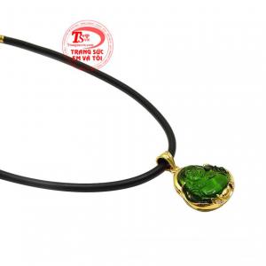 Sản phẩm có thể kết hợp cùng các trang phục và phụ kiện.