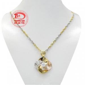 Bộ trang sức sang trọng vàng tây phù hợp với nhiều kiểu trang phục. 