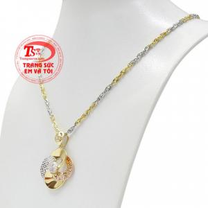 Mỗi chi tiết đều làm cách cẩn thận và tỉ mỉ giúp cho bộ trang sức trông thật hoàn mỹ. 