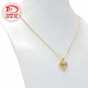 Chế tác từ vàng tây 10k bền đẹp, đảm bảo chất lượng.