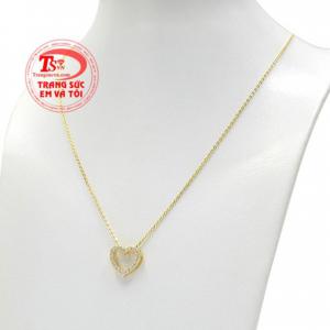 Thiết kế trẻ trung, nữ tính giúp phái đẹp càng thêm tự tin và tỏa sáng. 