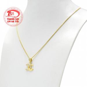 Kiểu dáng hợp thời trang giúp cho người dùng càng thêm trẻ trung và phong cách. 